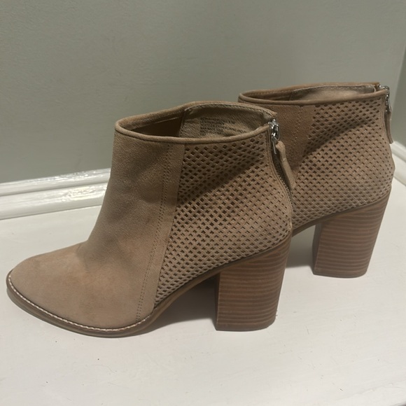 Steve Madden Tan Suede Block Heel Ankle Boot -size 8.5 - Picture 4 of 8